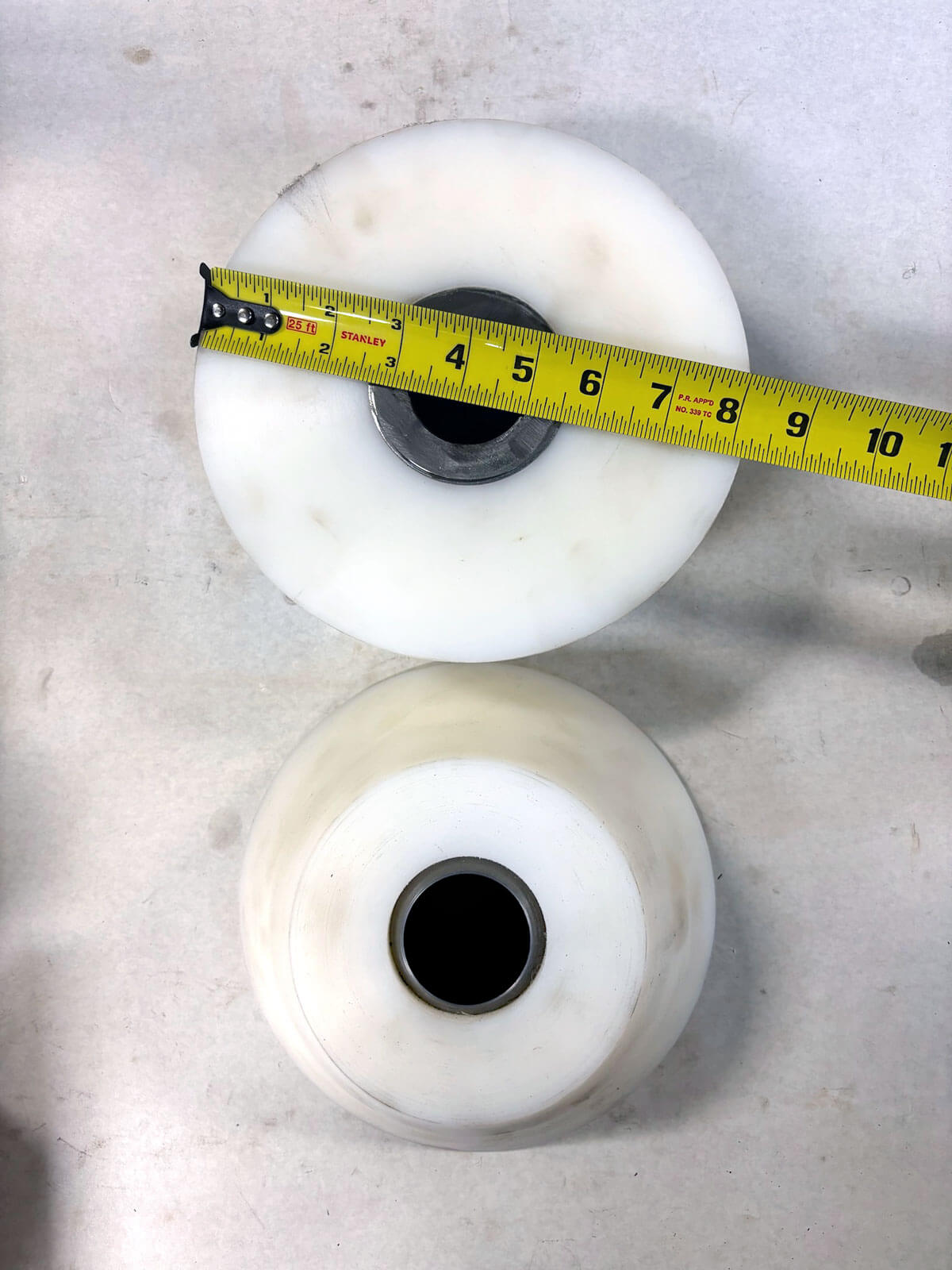 UHMW-PE centering cones for a boring bar
