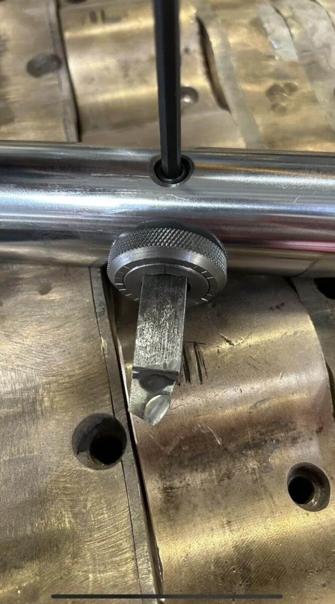 Tool positioner for a line boring bar
